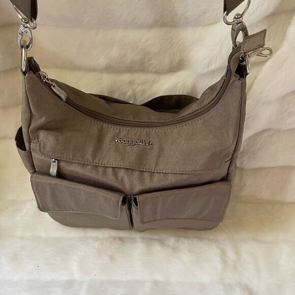 Baggallini Light brown nylon detachable crossbody bag with silver tone hardwares - Picture 12 of 13